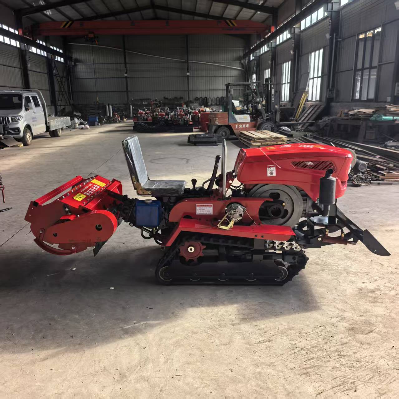 コンパクトな乗用型クローラー式ミニトラクター。多機能な農業用 - Farming Agriculture Land のレビューと価格