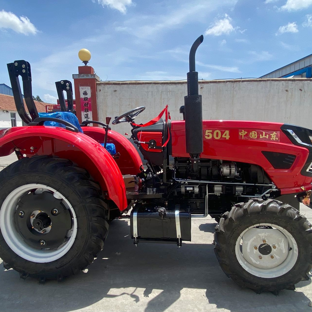 50馬力 4x4 トラクター 504 コンパクトホイールトラ - Agriculture Farming Services のレビューと価格